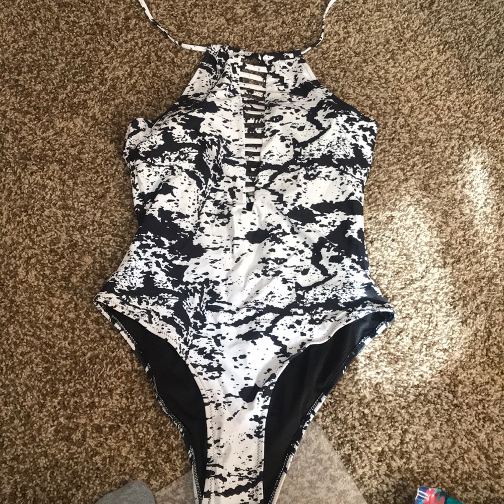 Cupshe one piece bathing suit. NWT!